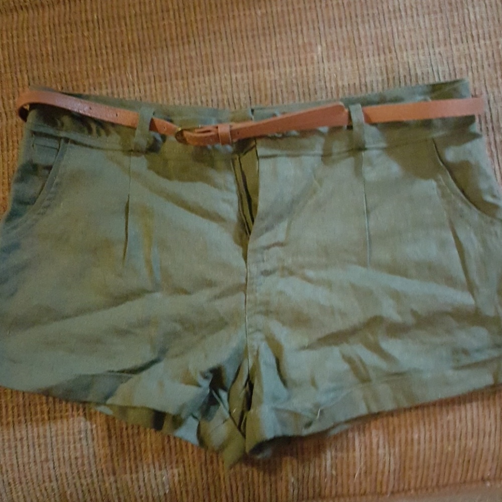 Linen olive green shorts Nwt boutique bought